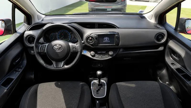 Toyota Yaris — view 8
